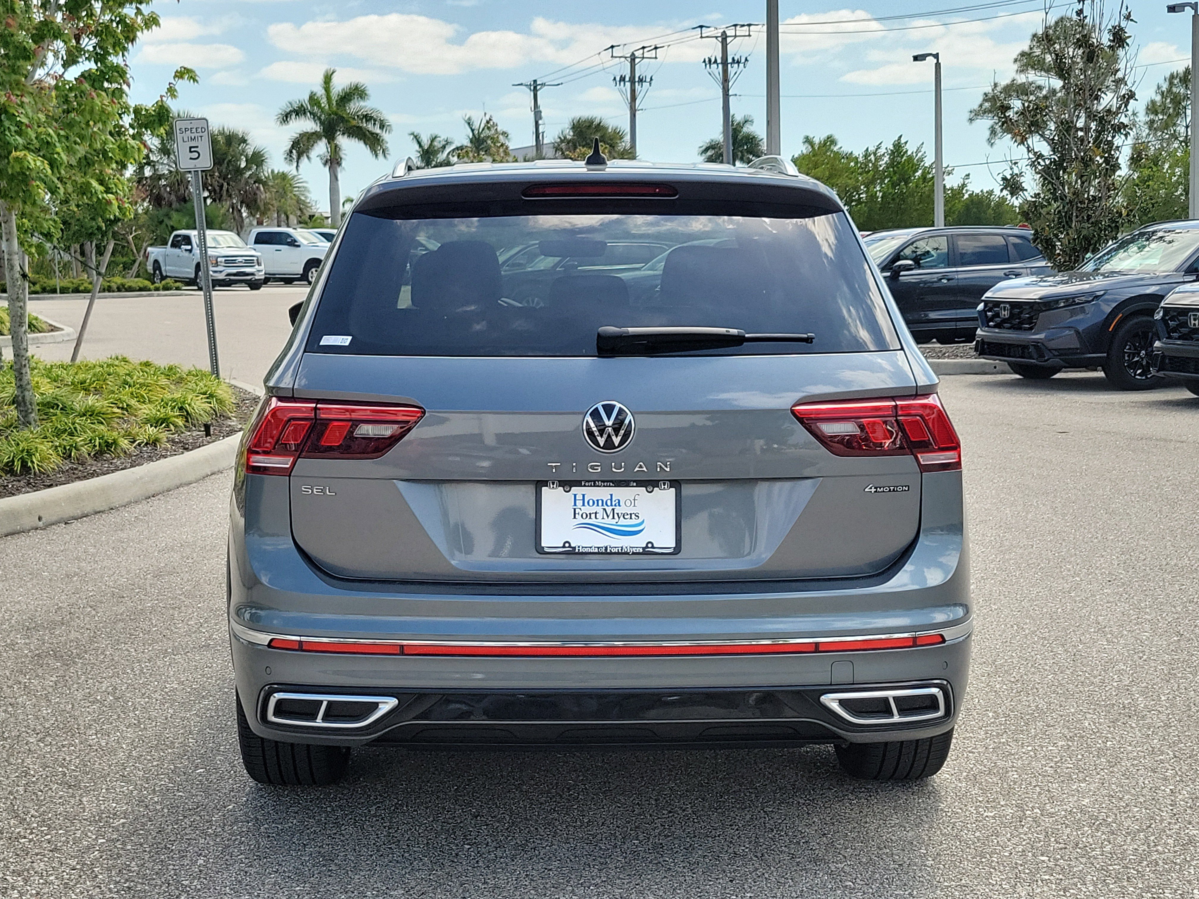 Used 2022 Volkswagen Tiguan SEL R-Line image 5