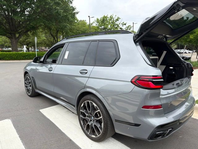 Used 2024 BMW X7 M60i AWD/4WD image 3