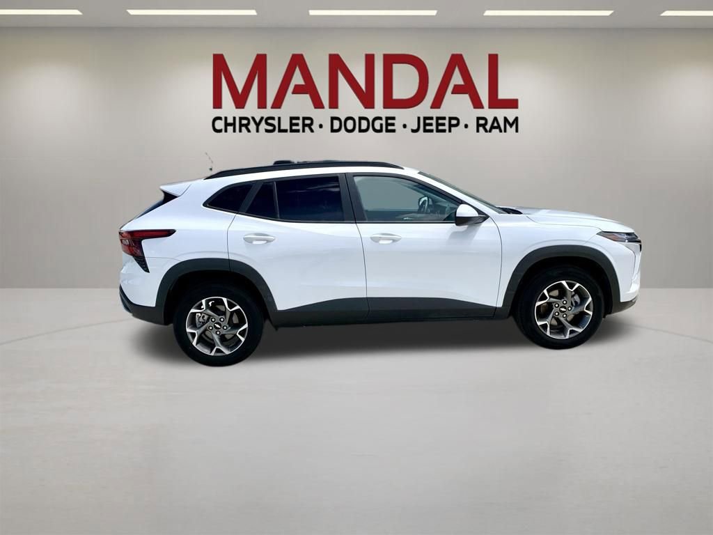 Used 2025 Chevrolet Trax LT w/ LT Convenience Package FWD image 5
