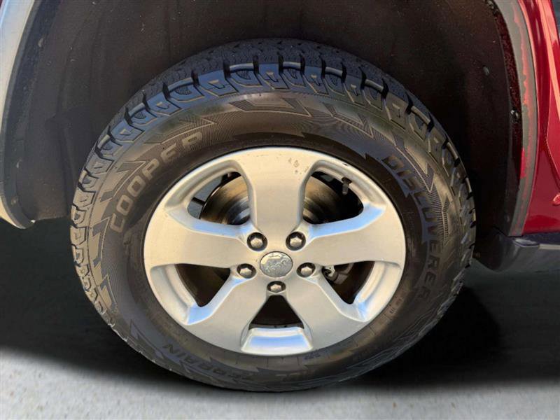 Used 2013 Jeep Grand Cherokee Laredo image 23