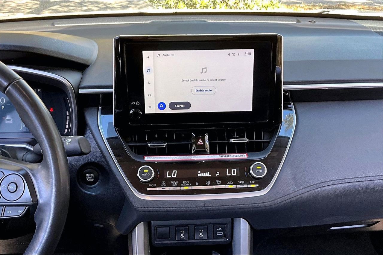 Used 2024 Toyota Corolla Cross XLE image 9