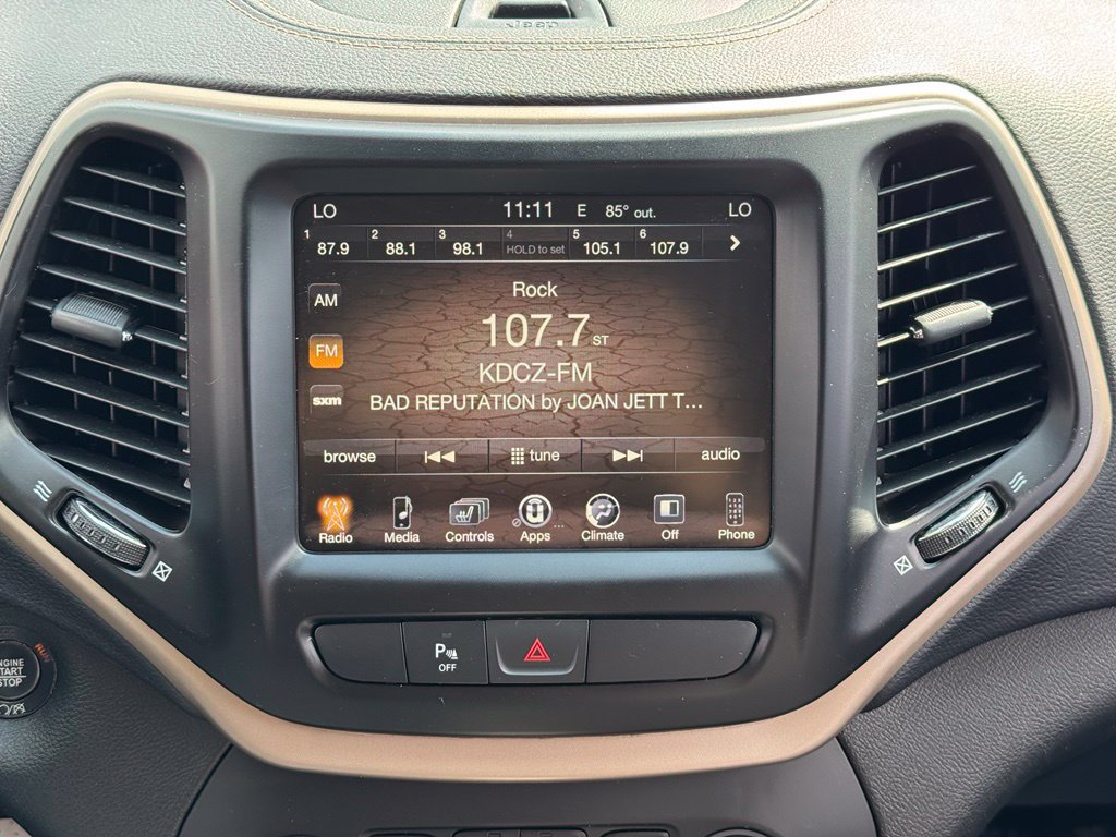 Used 2018 Jeep Cherokee Limited AWD/4WD image 3
