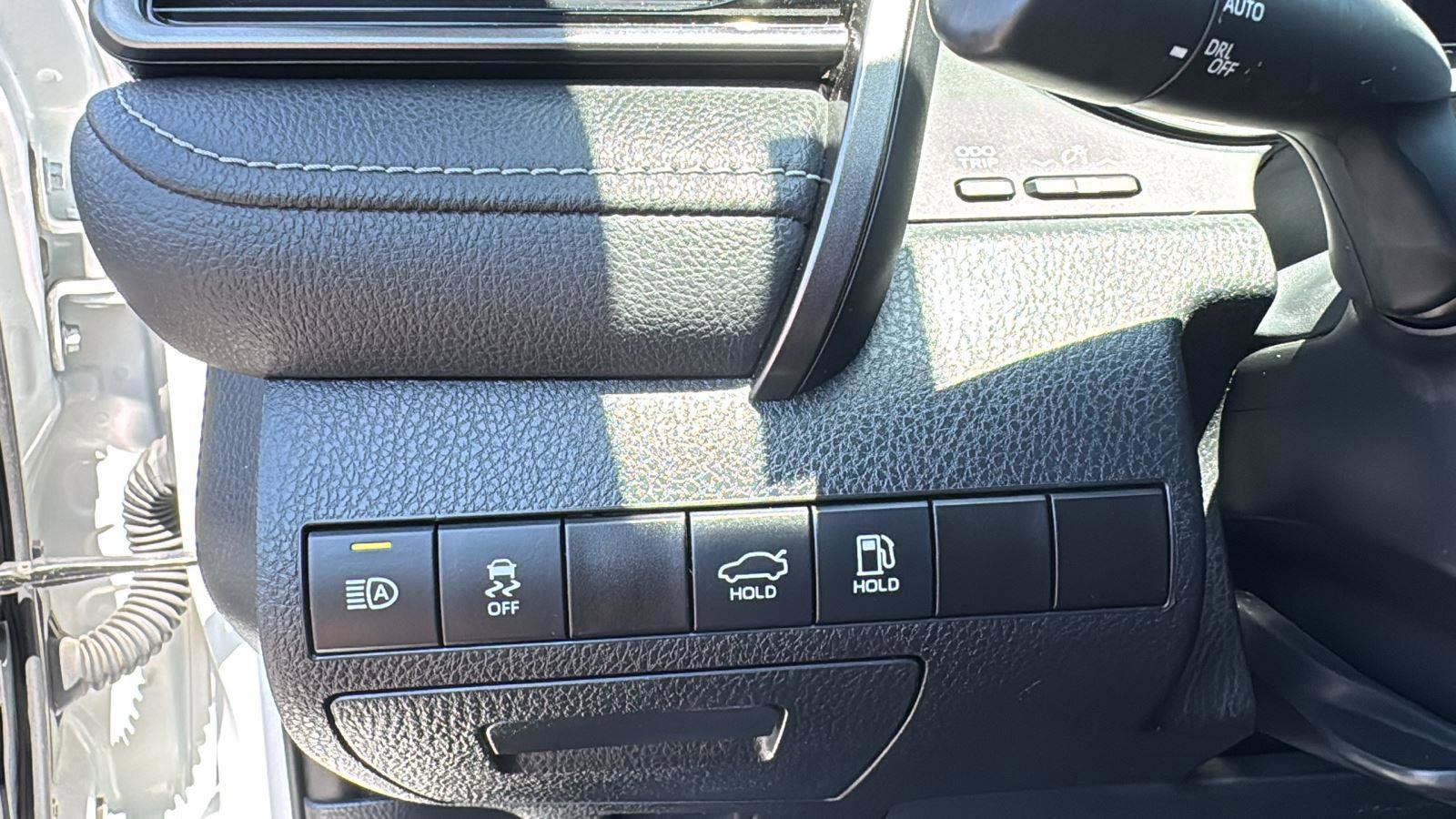 Used 2023 Toyota Camry SE image 12