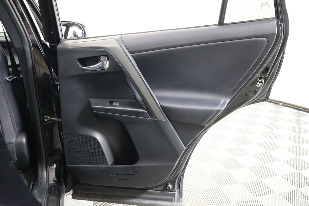 Used 2016 Toyota RAV4 SE image 22
