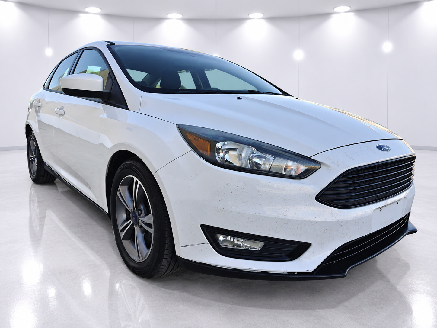 Used 2018 Ford Focus SE w/ SE Appearance Package FWD image 1