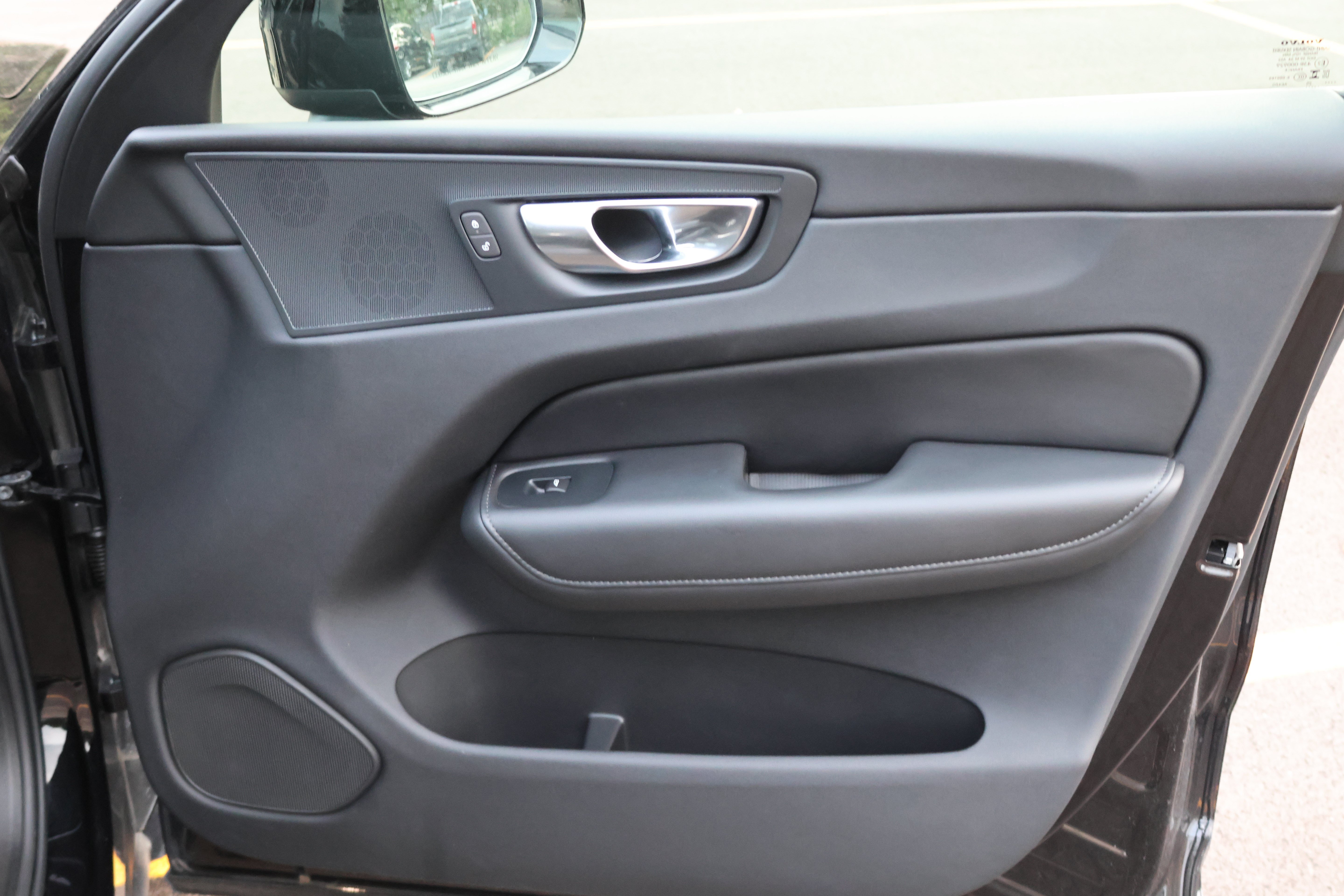 Used 2025 Volvo XC60 B5 Core AWD/4WD image 35