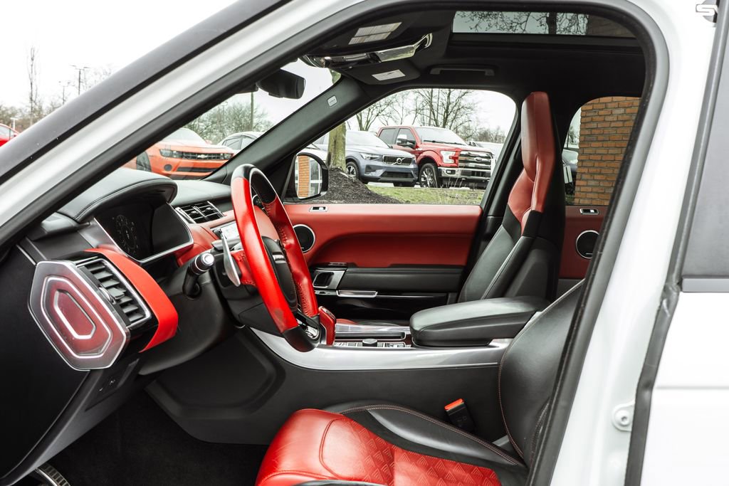 Used 2020 Land Rover Range Rover Sport SVR image 32