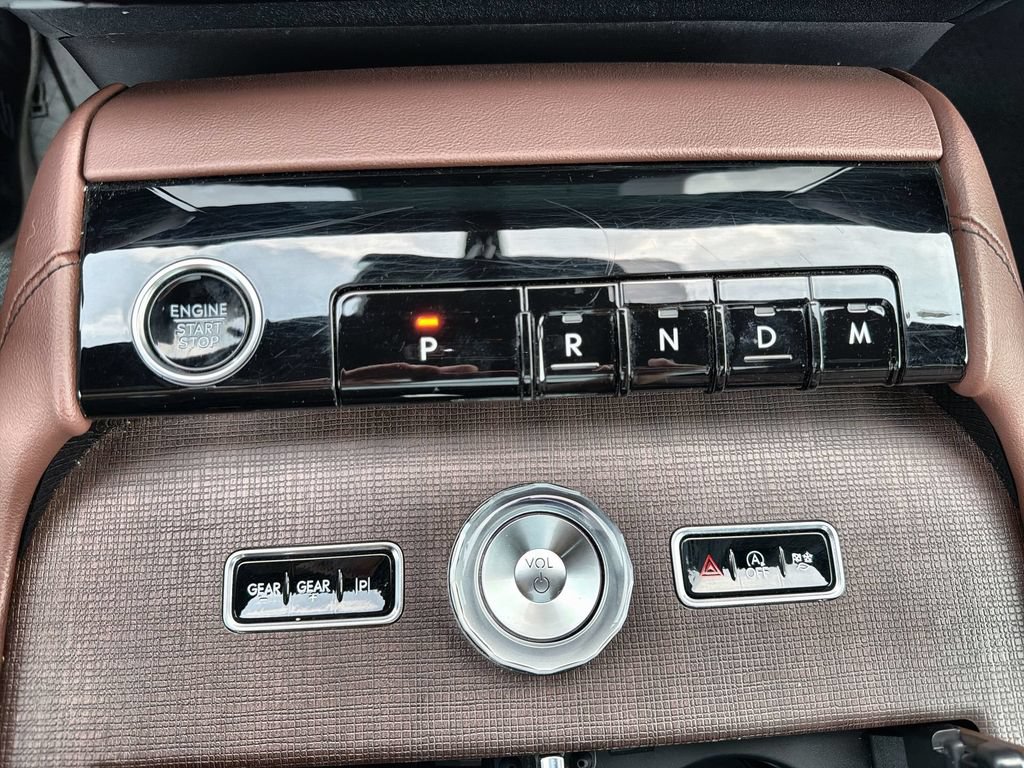 Certified 2025 Lincoln Navigator Reserve AWD/4WD image 23