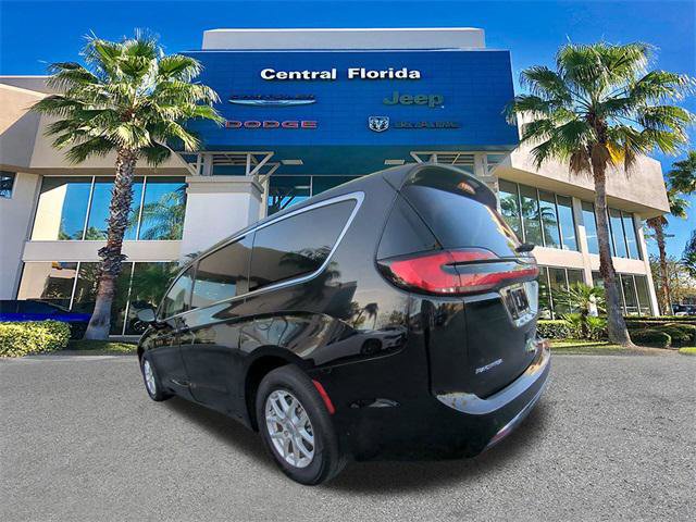 Certified 2024 Chrysler Pacifica Touring-L image 7