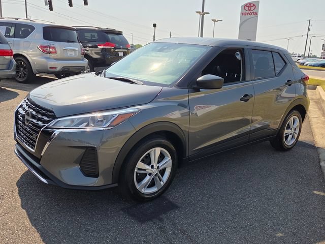 Used 2025 Nissan Kicks Play S FWD image 3