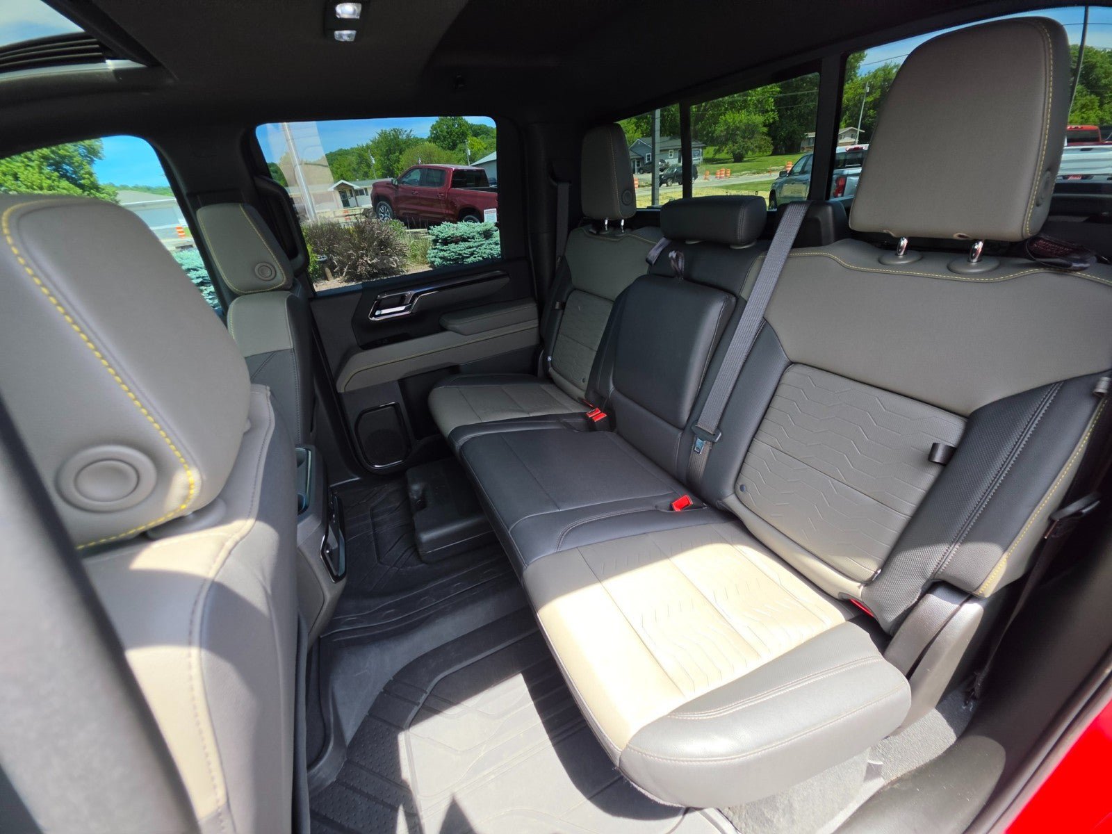 Used 2025 Chevrolet Silverado 2500 ZR2 w/ Technology Package AWD/4WD image 24