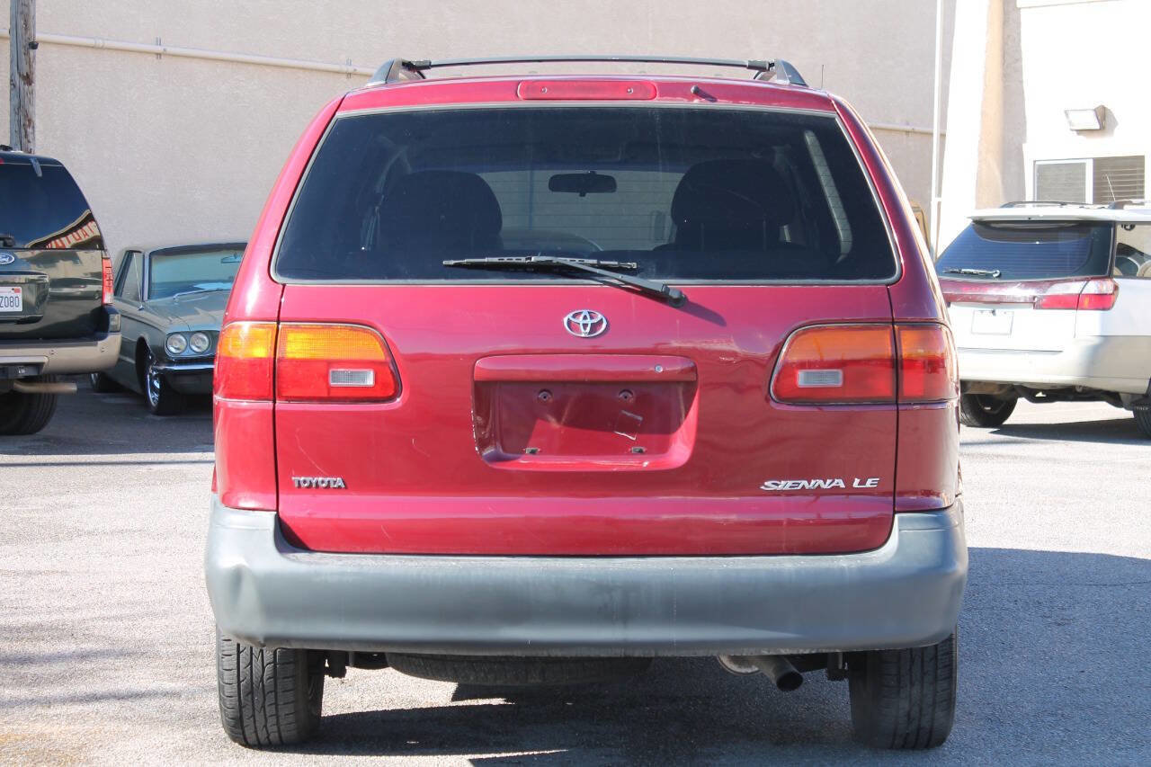 Used 1998 Toyota Sienna LE image 7