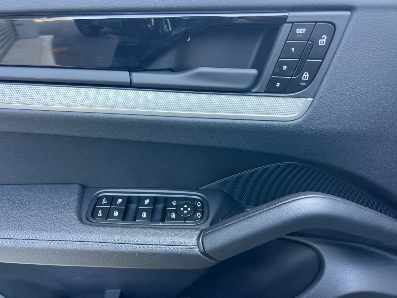 Certified 2026 Porsche Cayenne S AWD/4WD image 12