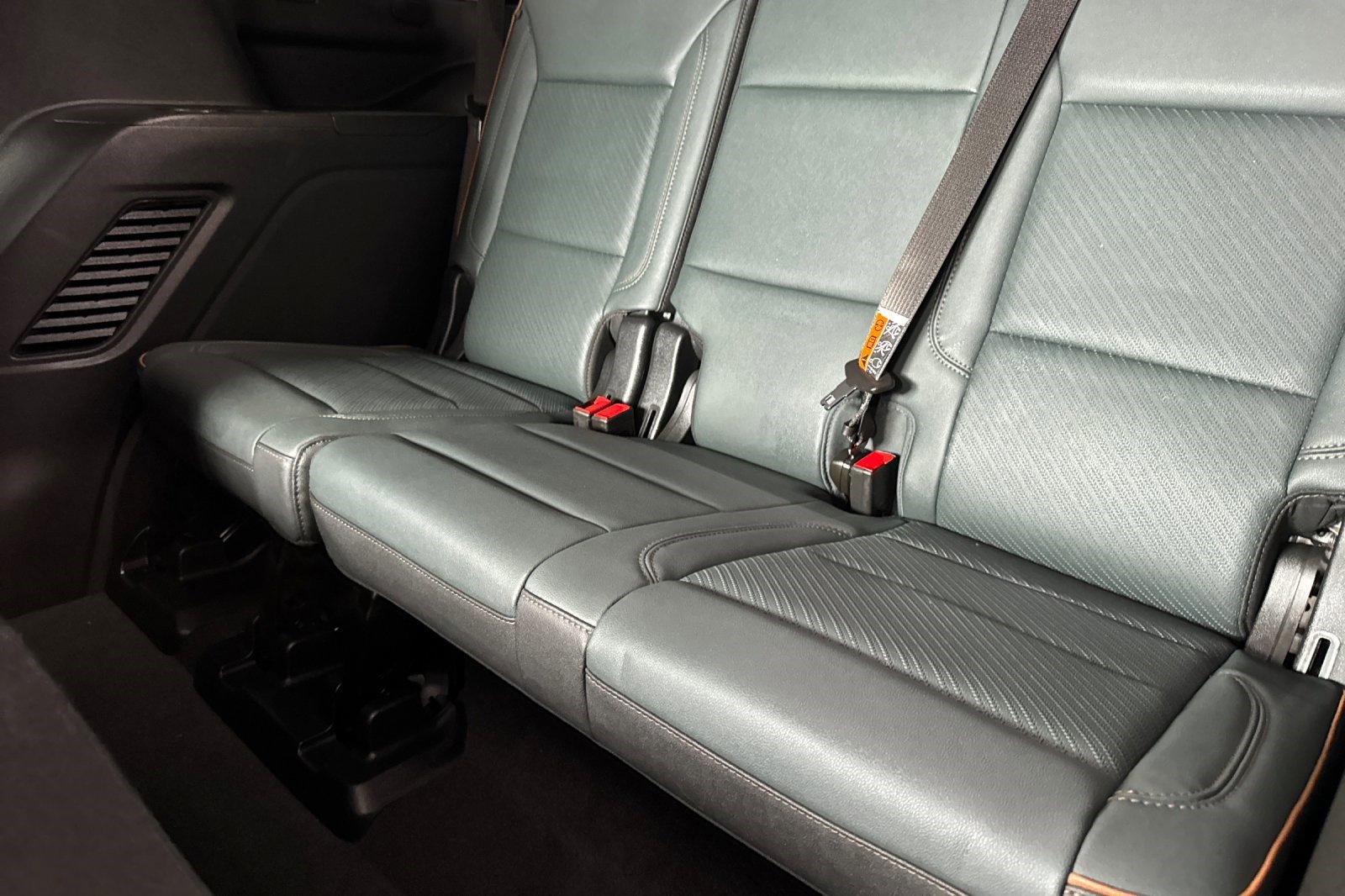 Used 2025 GMC Yukon AT4 AWD/4WD image 32