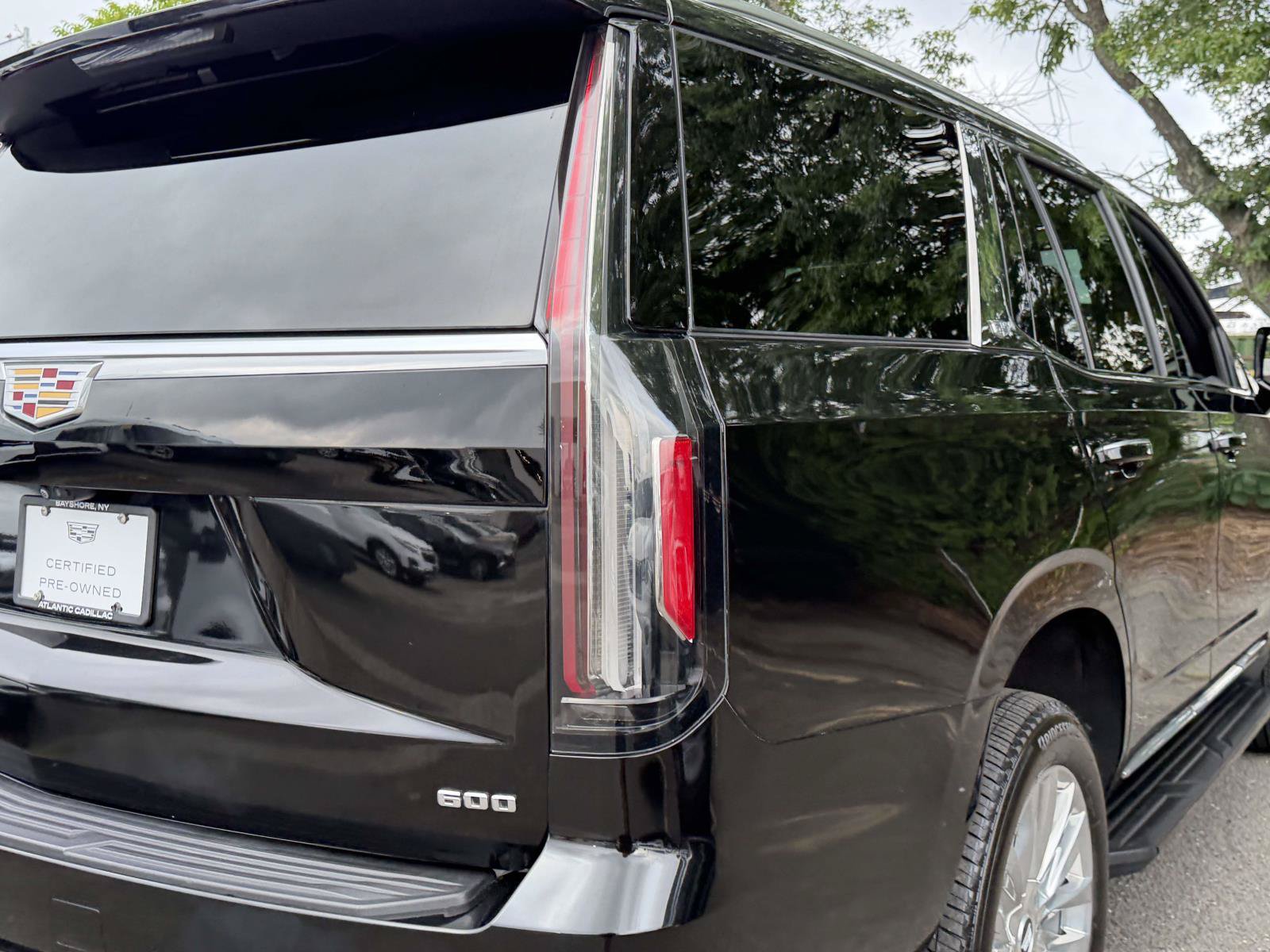 Used 2023 Cadillac Escalade Premium Luxury AWD/4WD image 5