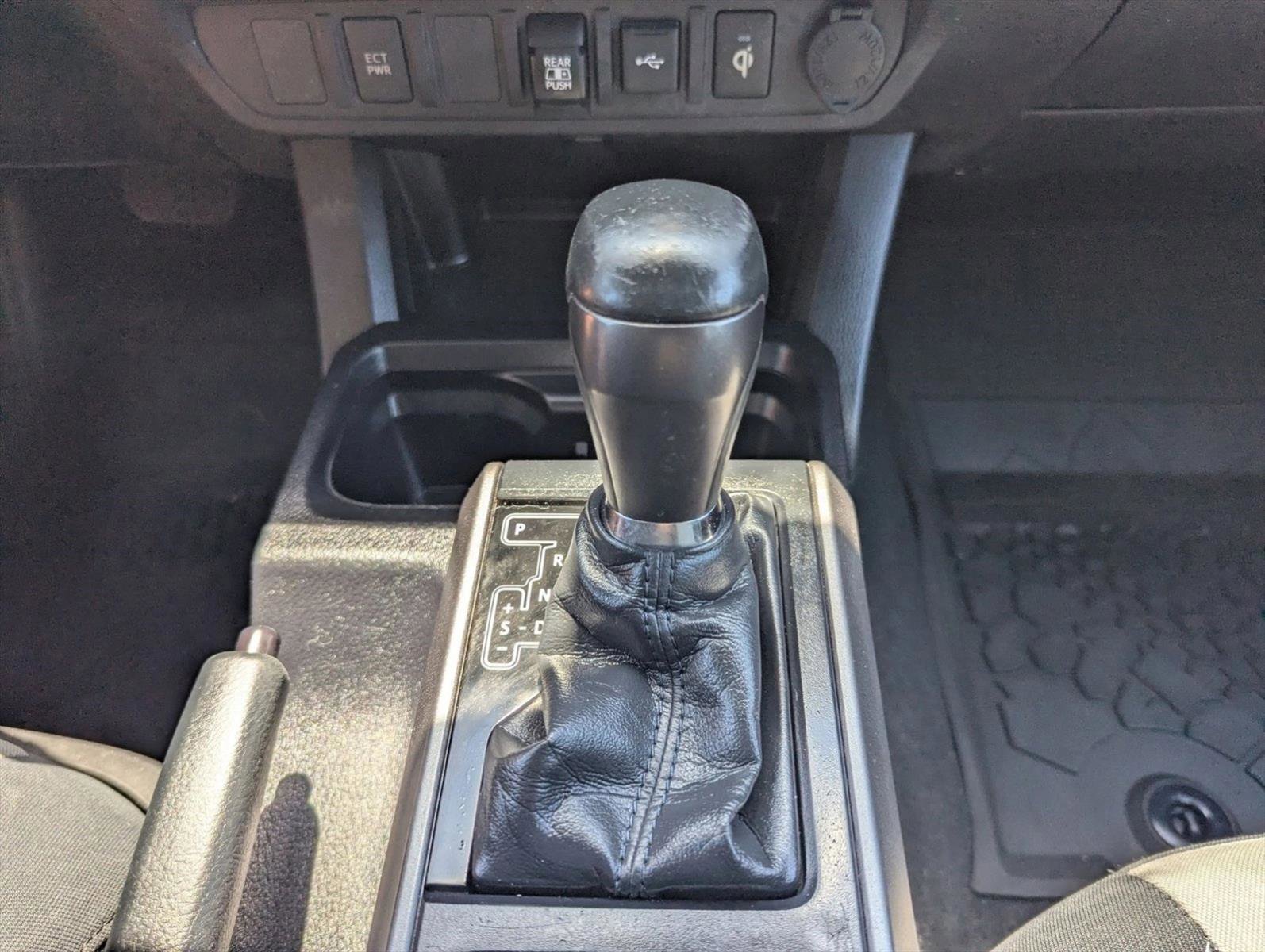 Used 2020 Toyota Tacoma TRD Off-Road AWD/4WD image 11