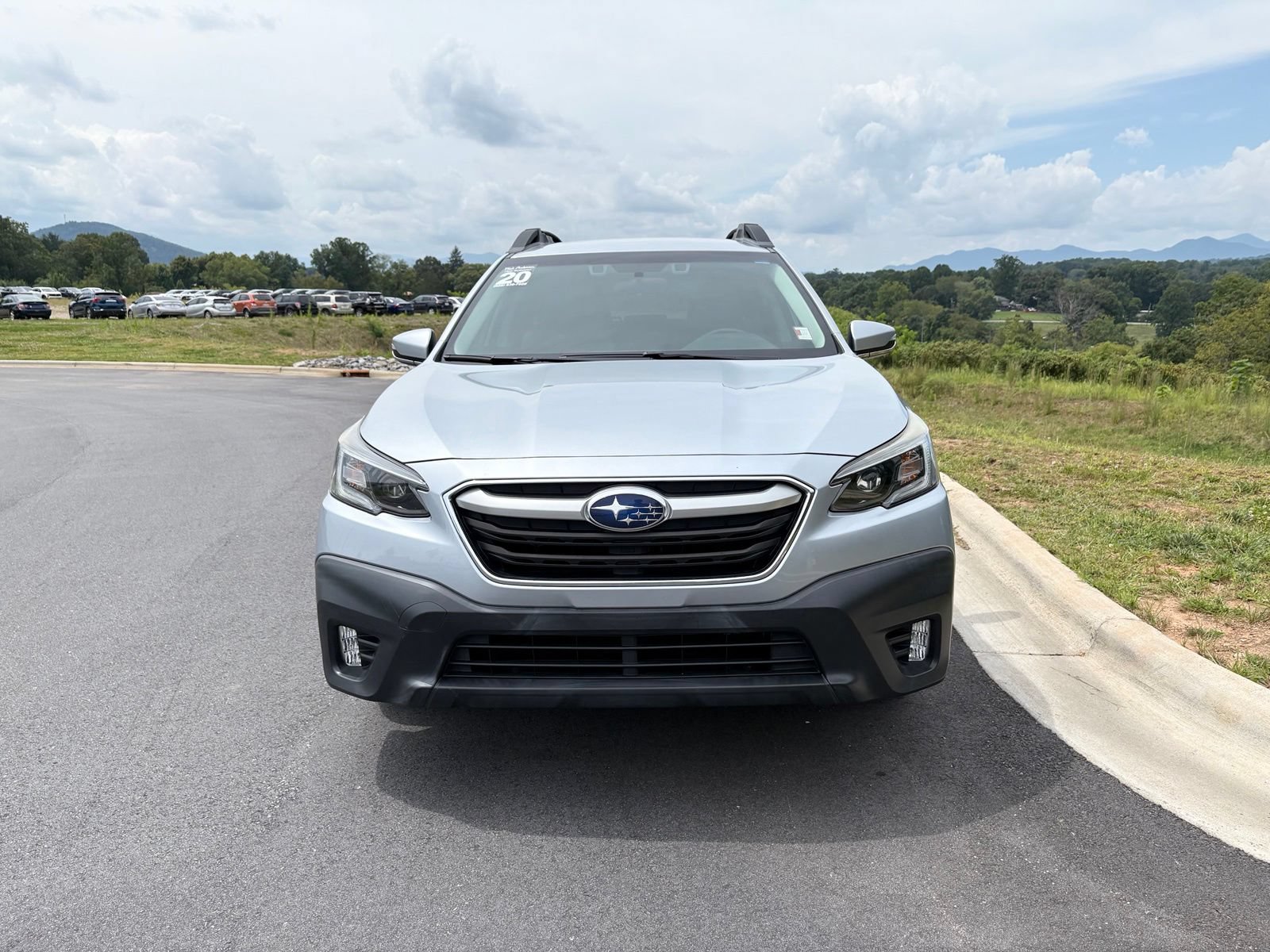 Used 2020 Subaru Outback Premium AWD/4WD image 2