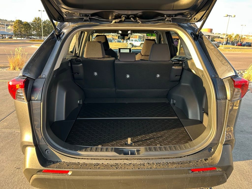 Used 2025 Toyota RAV4 LE image 24
