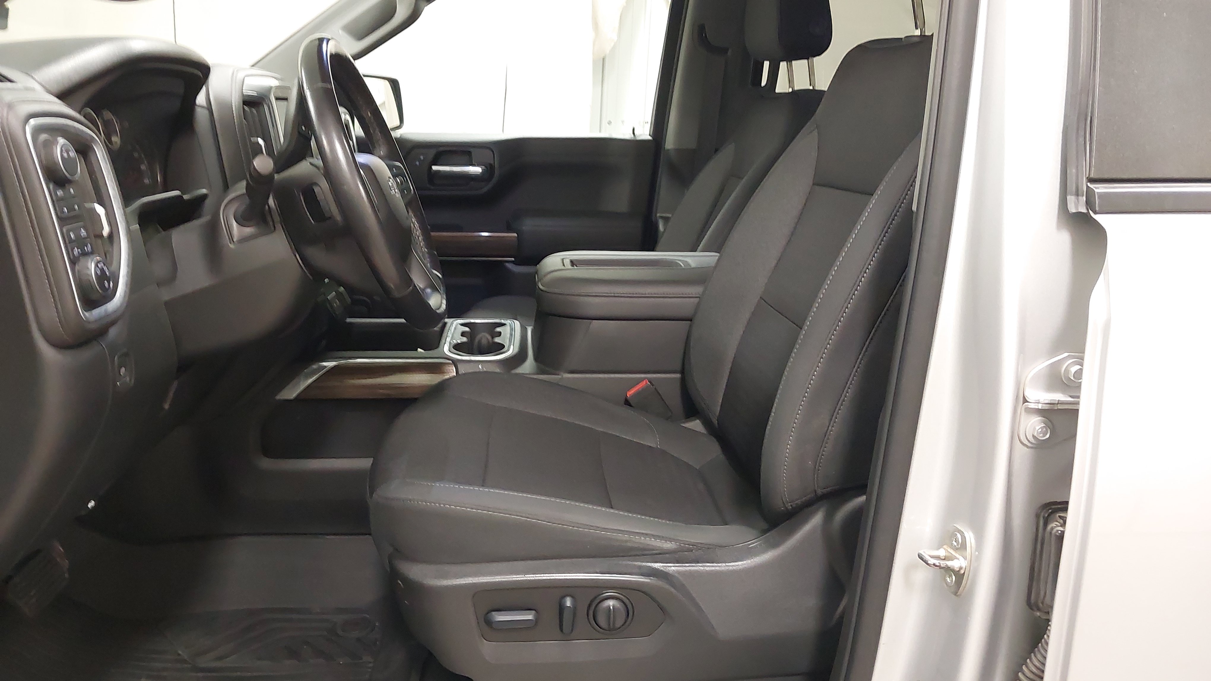 Used 2022 Chevrolet Silverado 1500 LT Trail Boss AWD/4WD image 22
