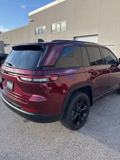 Used 2025 Jeep Grand Cherokee Limited w/ Black Appearance Package image 8