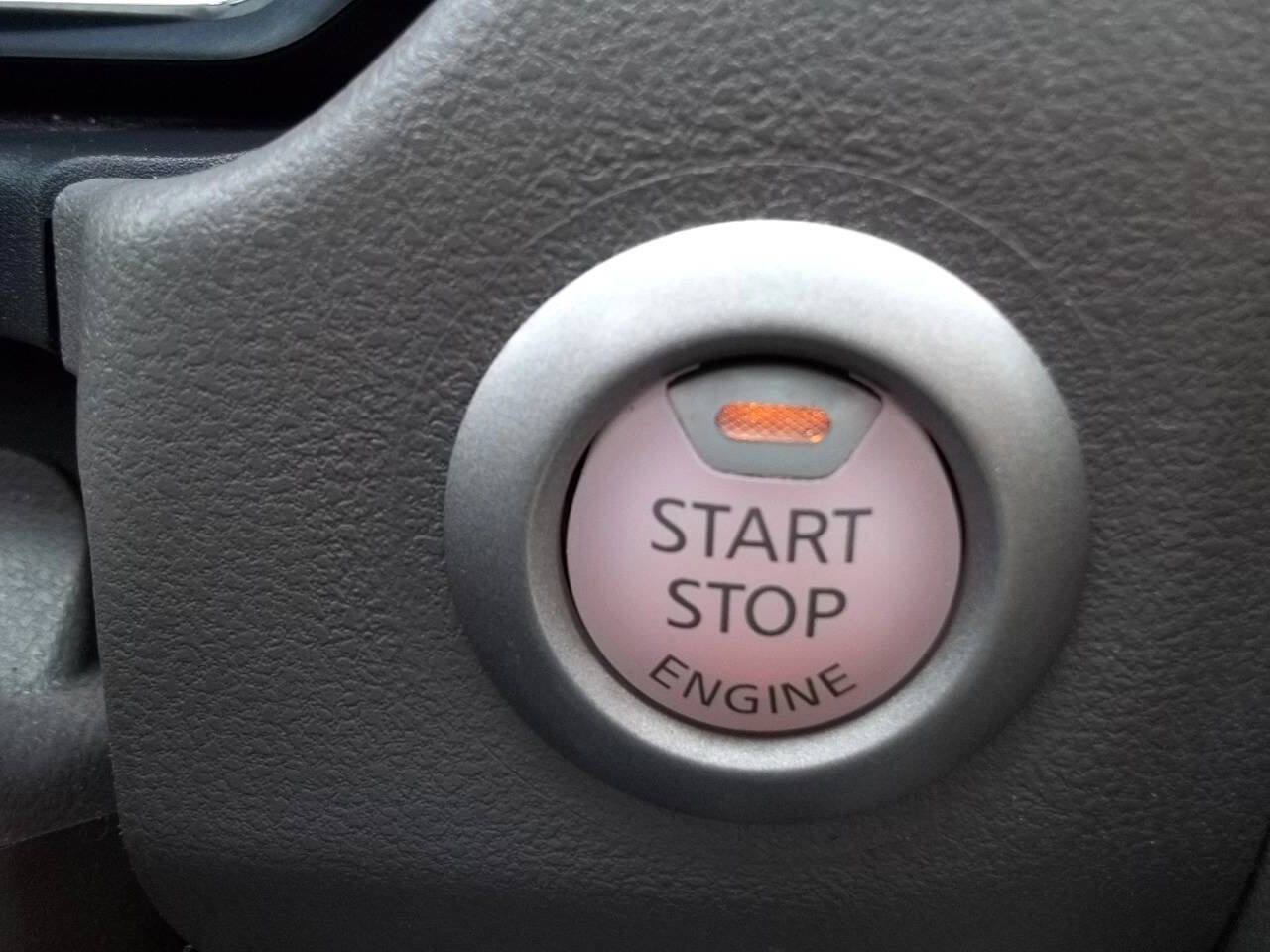 Used 2014 Nissan Versa SL w/ Tech Package image 18