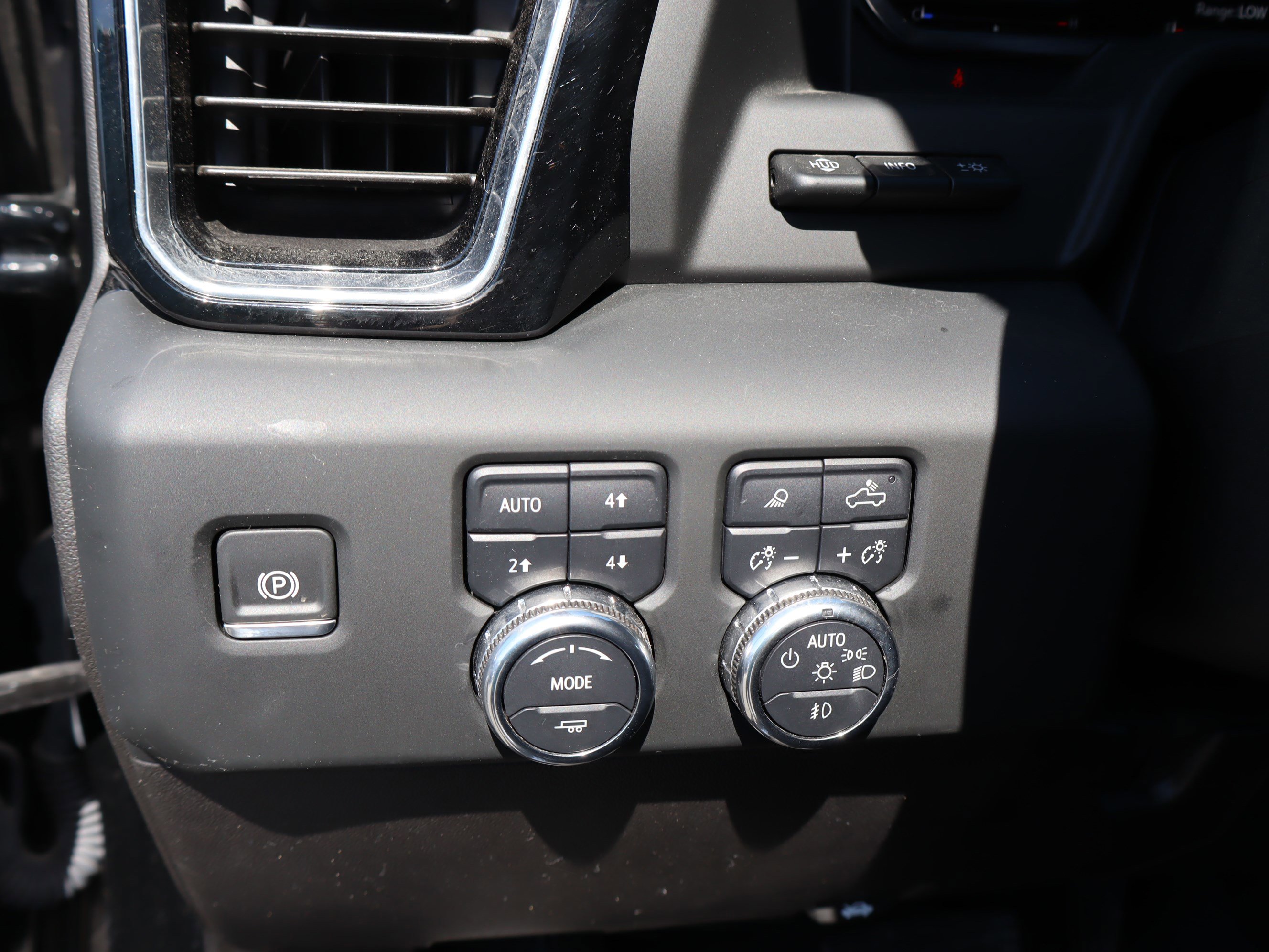 Certified 2024 GMC Sierra 2500 Denali w/ Denali Reserve Package image 25