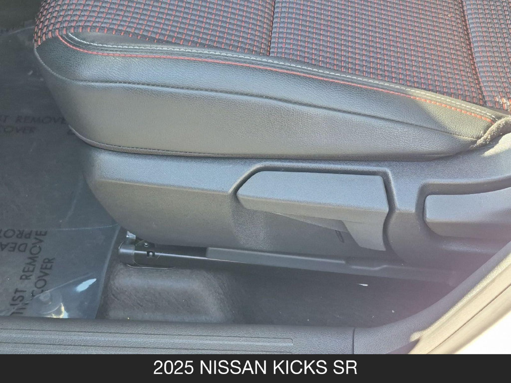 Certified 2025 Nissan Kicks SR FWD image 15