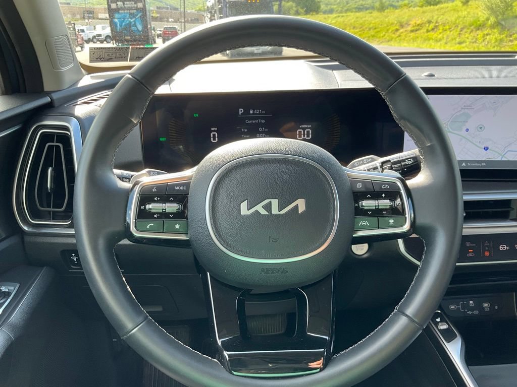 Used 2025 Kia Sorento EX AWD/4WD image 7