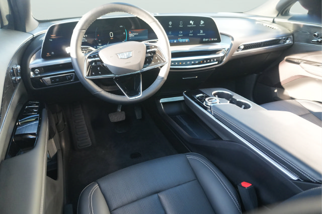 Used 2024 Cadillac Lyriq Luxury w/ LPO, Floor Liner Package AWD/4WD image 25