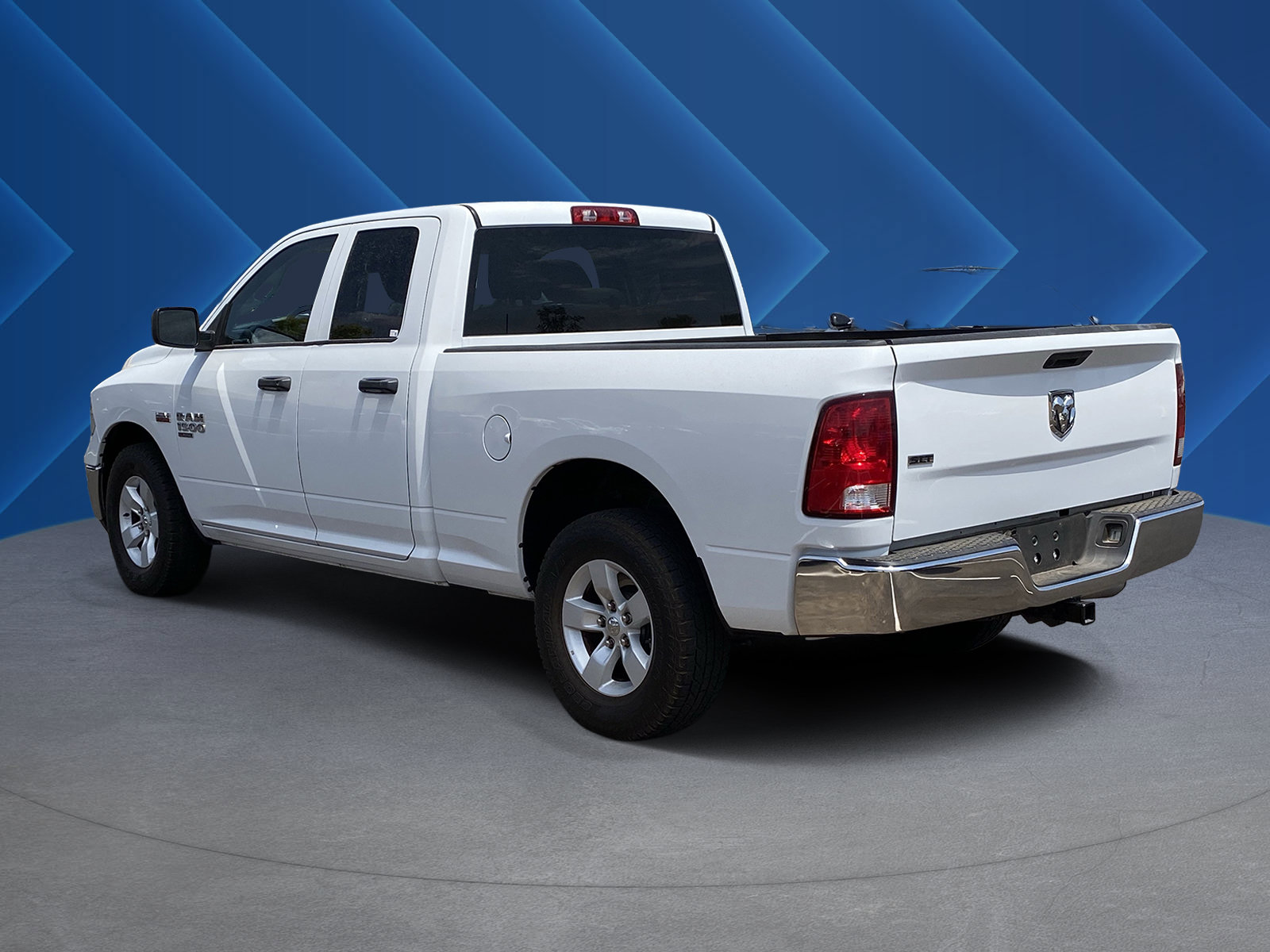 Used 2022 RAM 1500 Classic SLT RWD image 5