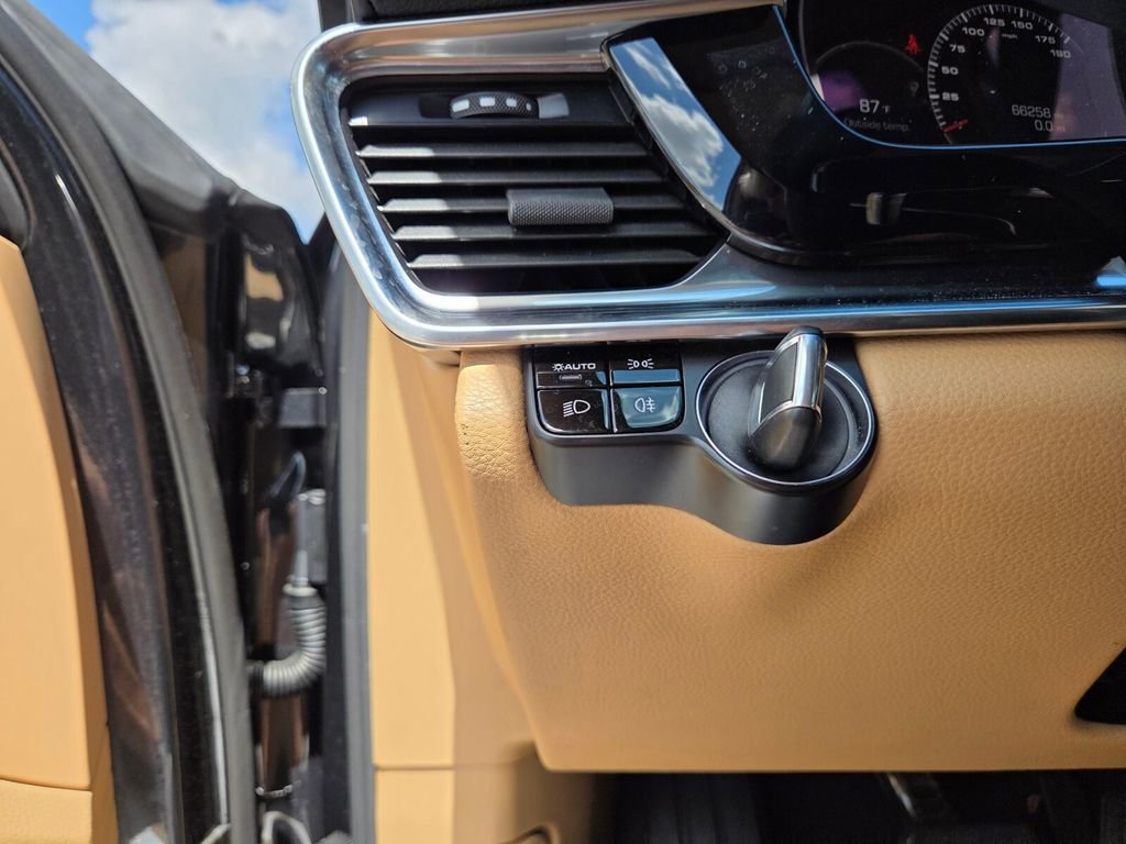 Used 2018 Porsche Panamera image 21