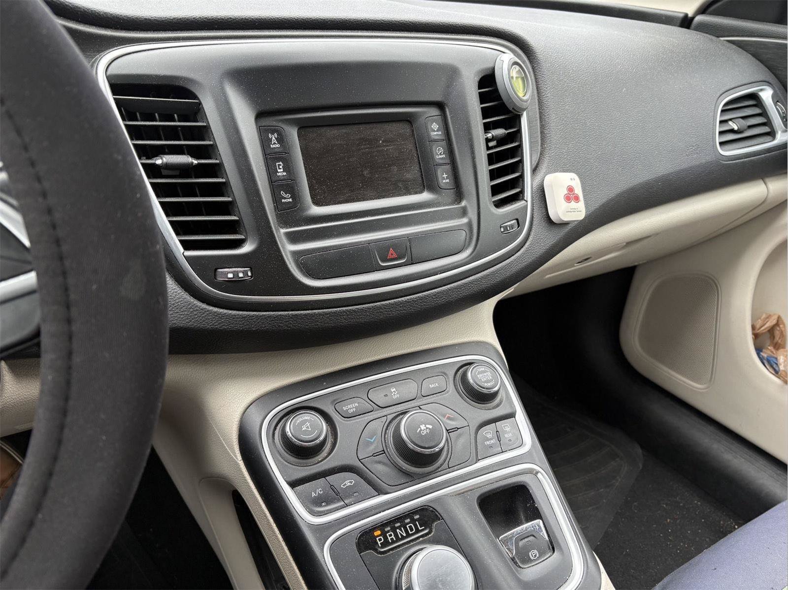 Used 2015 Chrysler 200 Limited w/ Convenience Group FWD image 11