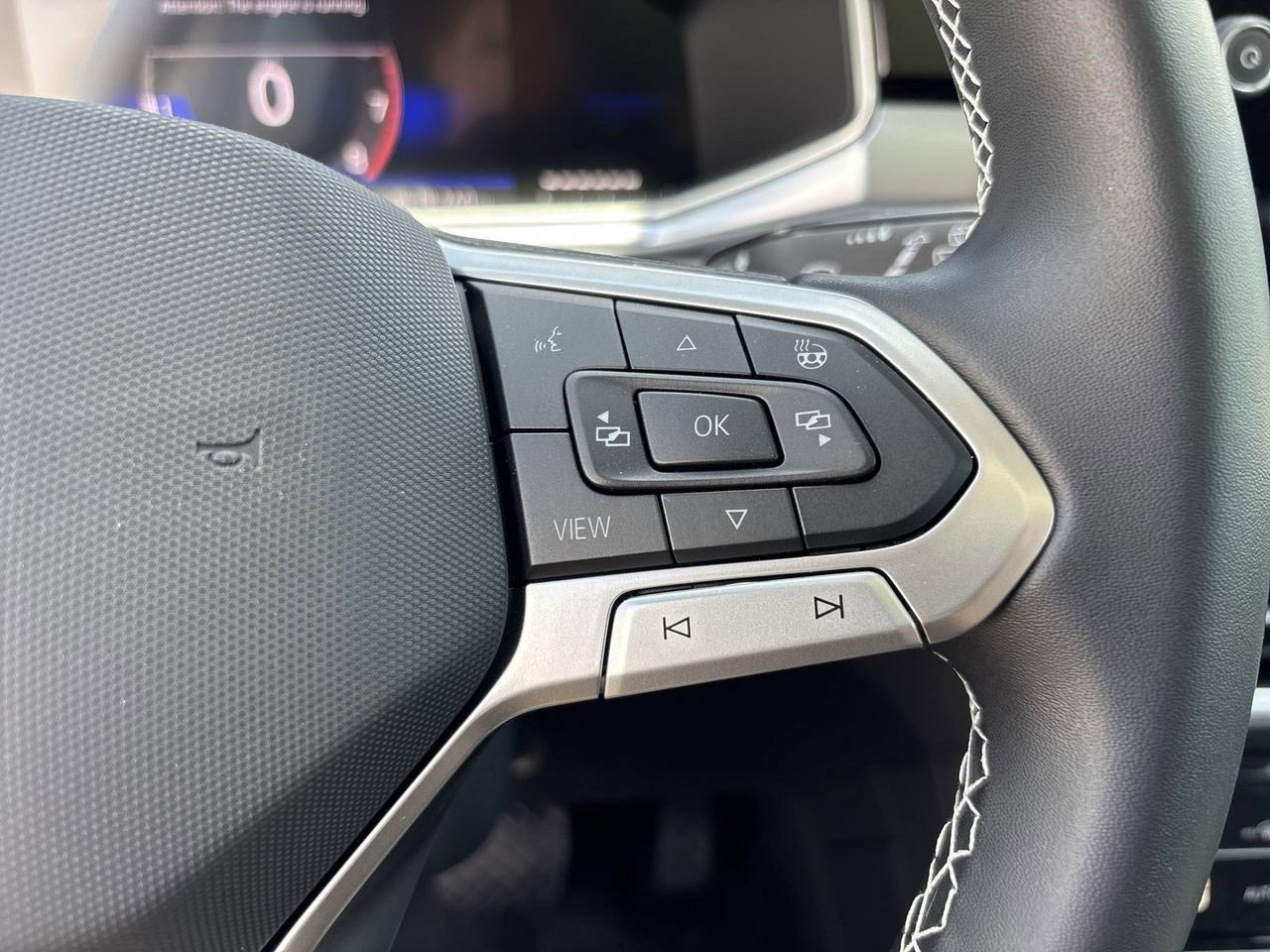 New 2026 Volkswagen Taos SE FWD image 21