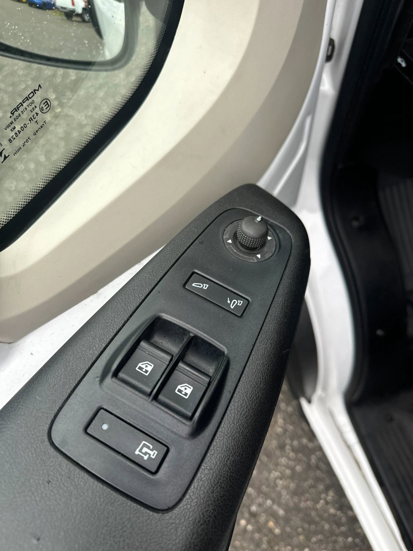 Used 2019 RAM ProMaster 2500 w/ Interior Convenience Group image 9