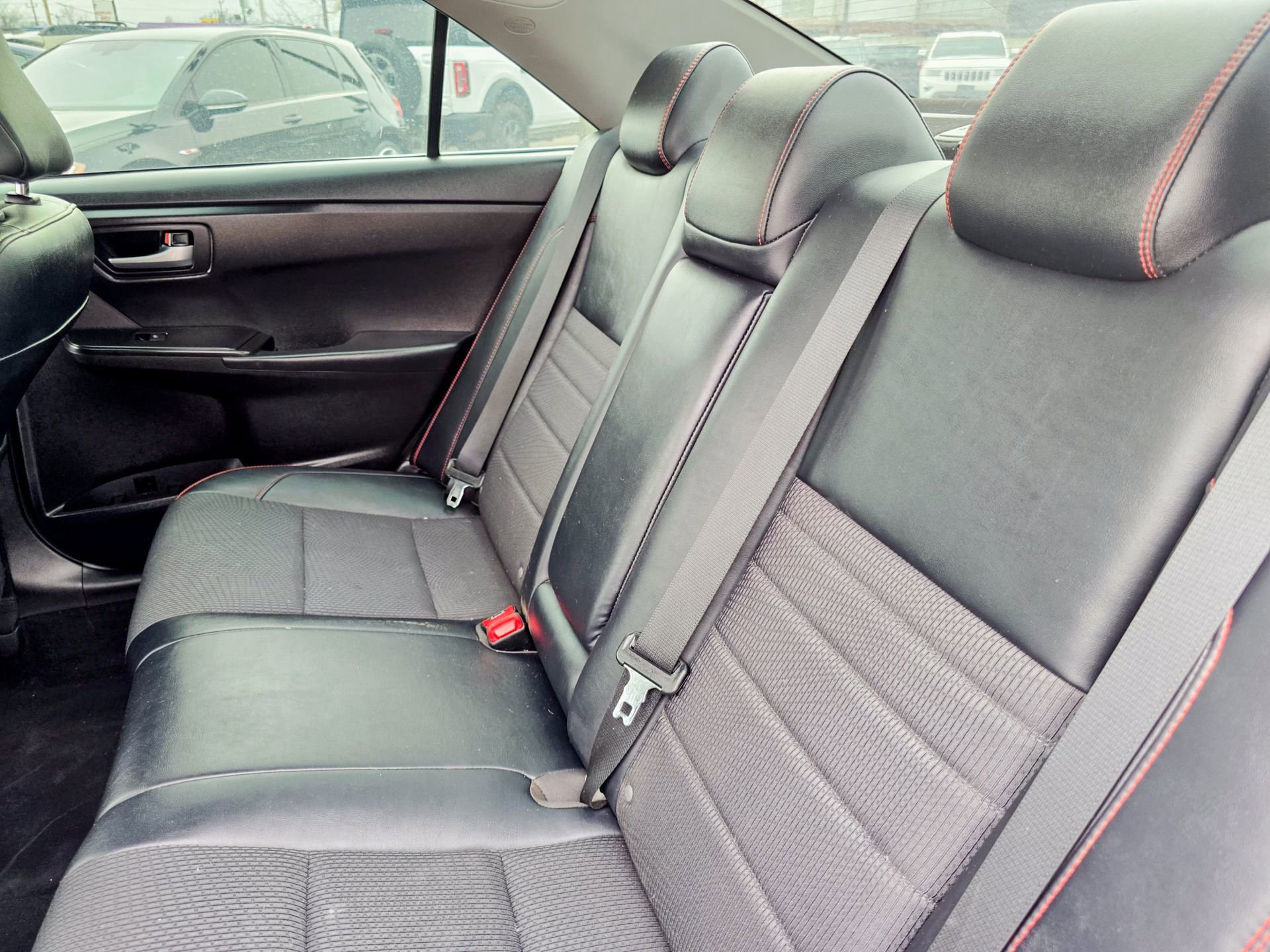 Used 2017 Toyota Camry SE image 9