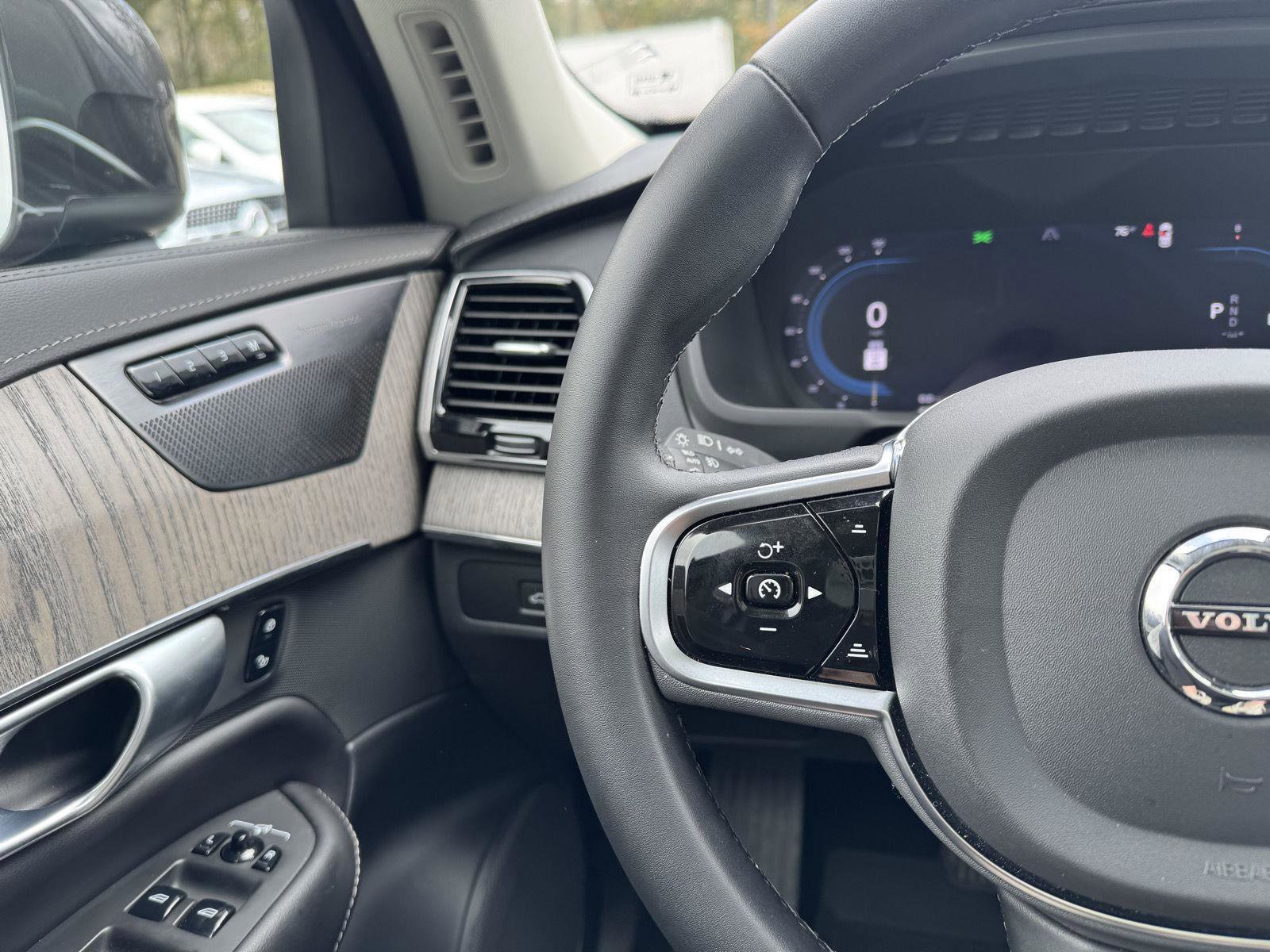 Used 2024 Volvo XC90 B6 Ultimate w/ Protection Package image 11