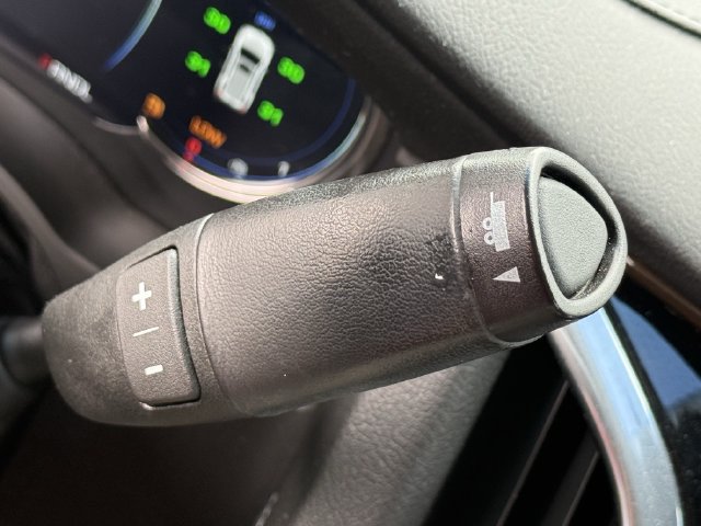Used 2018 Cadillac Escalade Luxury AWD/4WD image 19