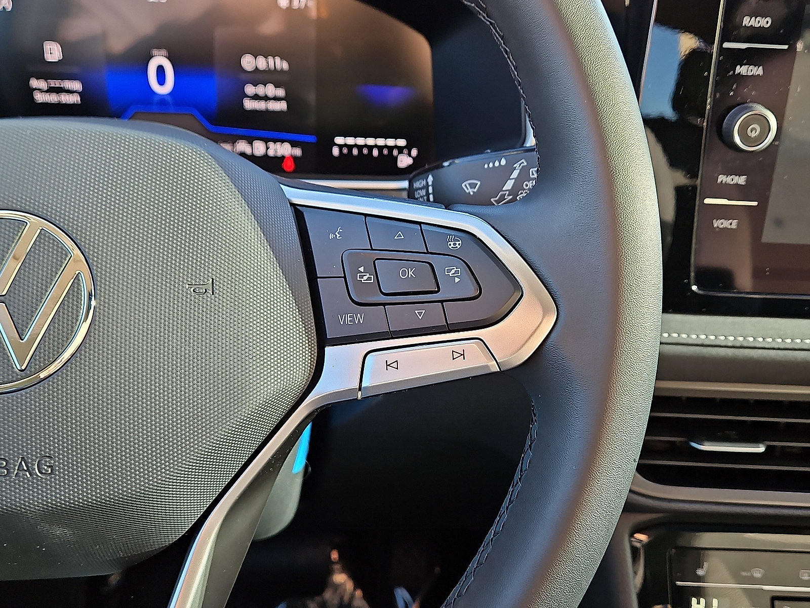 New 2026 Volkswagen Taos SE image 18