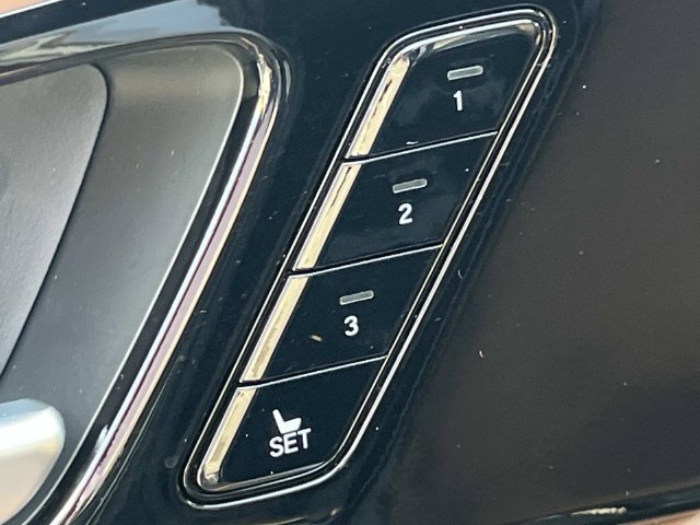 Used 2025 Acura MDX w/ Technology Package FWD image 33