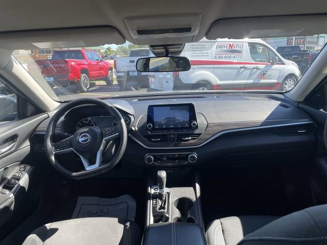 Used 2025 Nissan Altima 2.5 SV FWD image 38