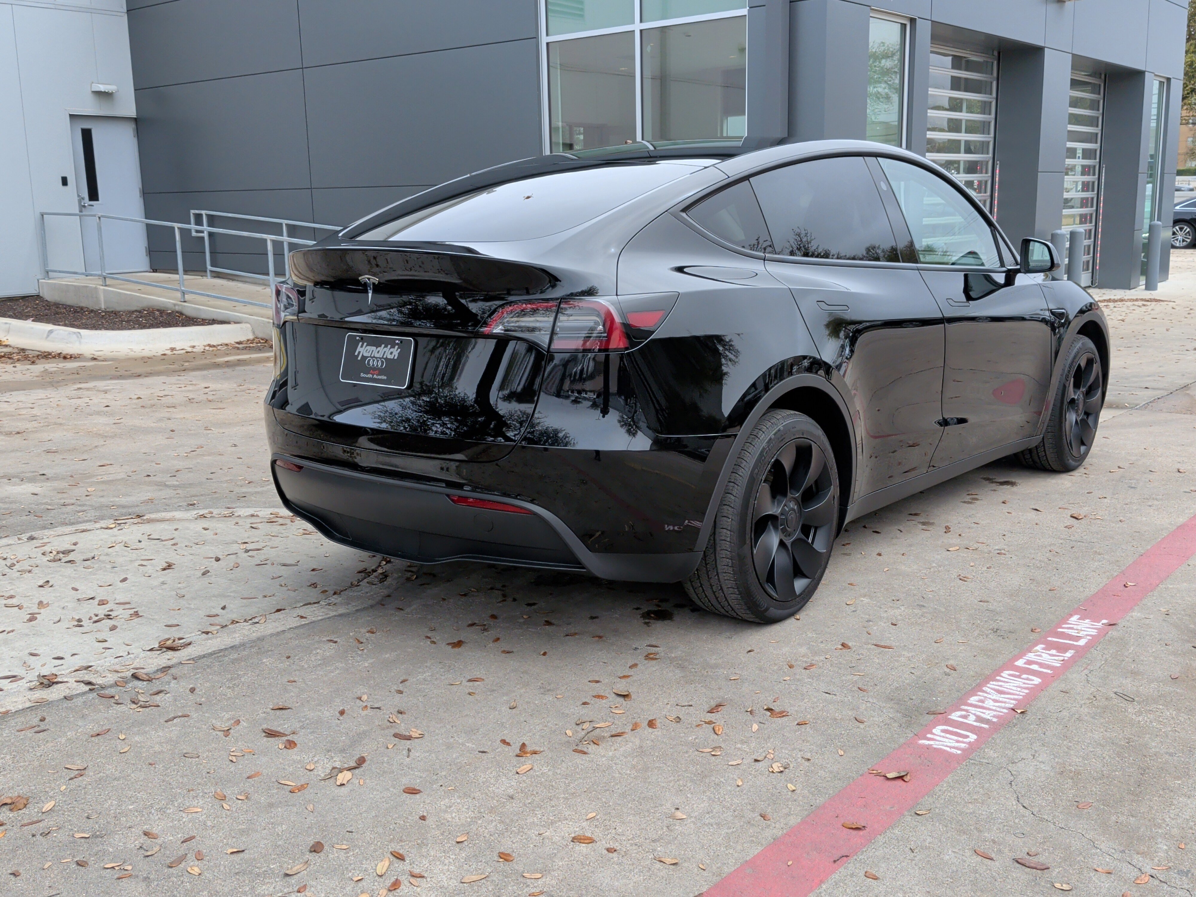 Used 2025 Tesla Model Y Long Range image 10