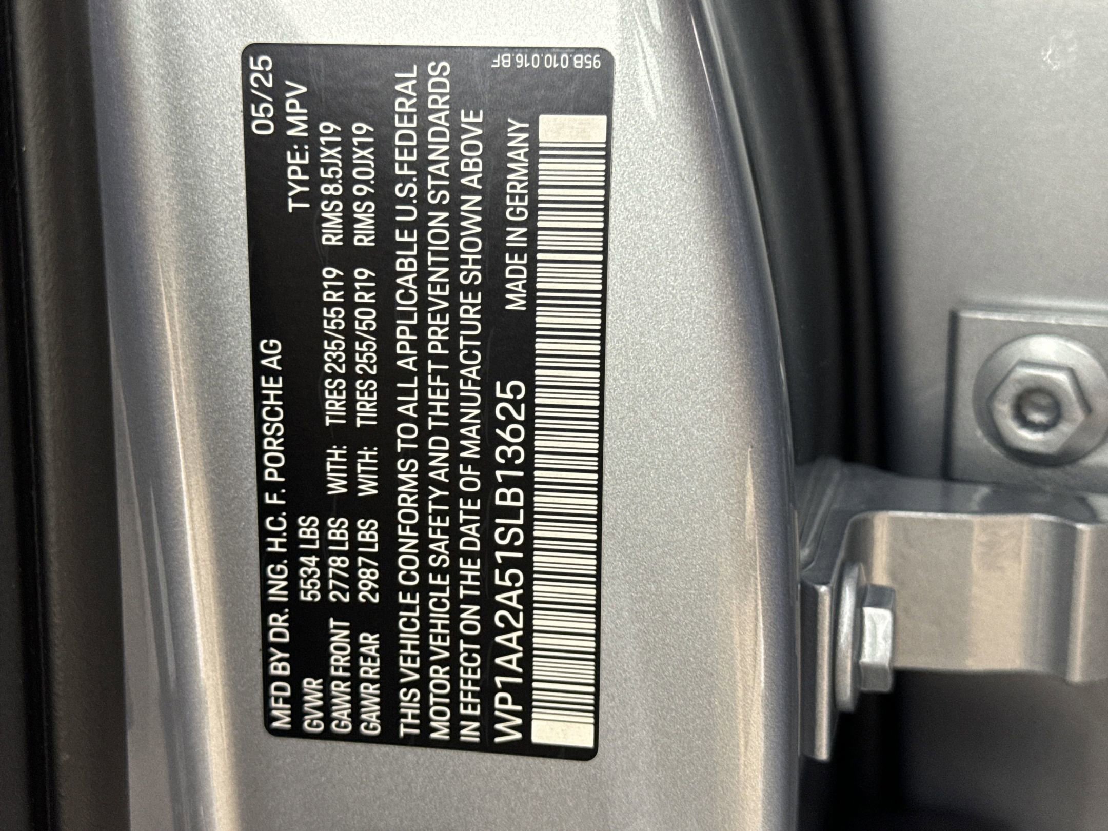 Certified 2025 Porsche Macan image 31