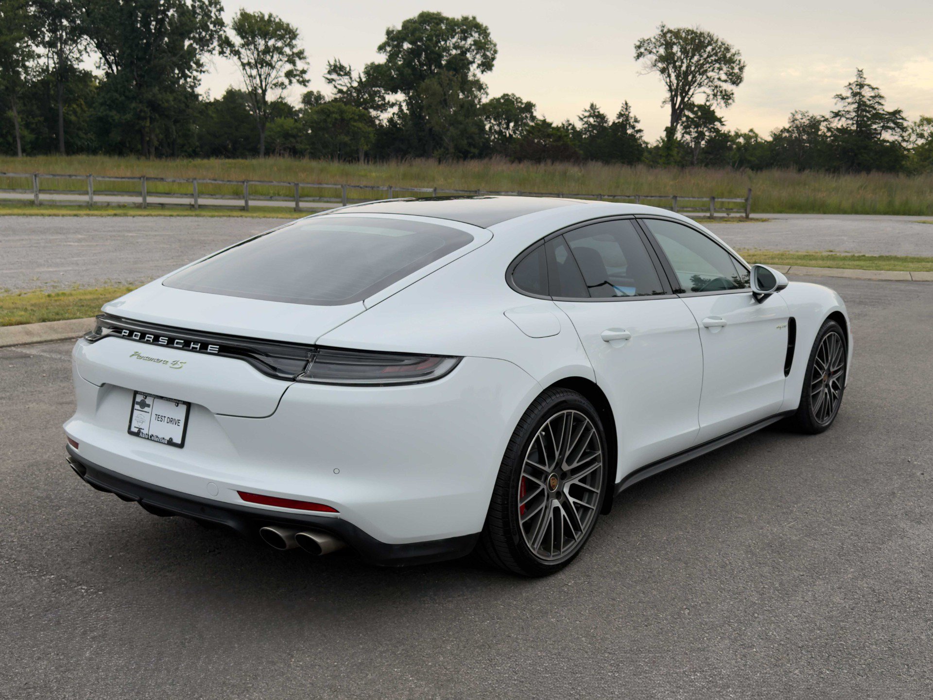 Used 2022 Porsche Panamera 4S AWD/4WD image 3