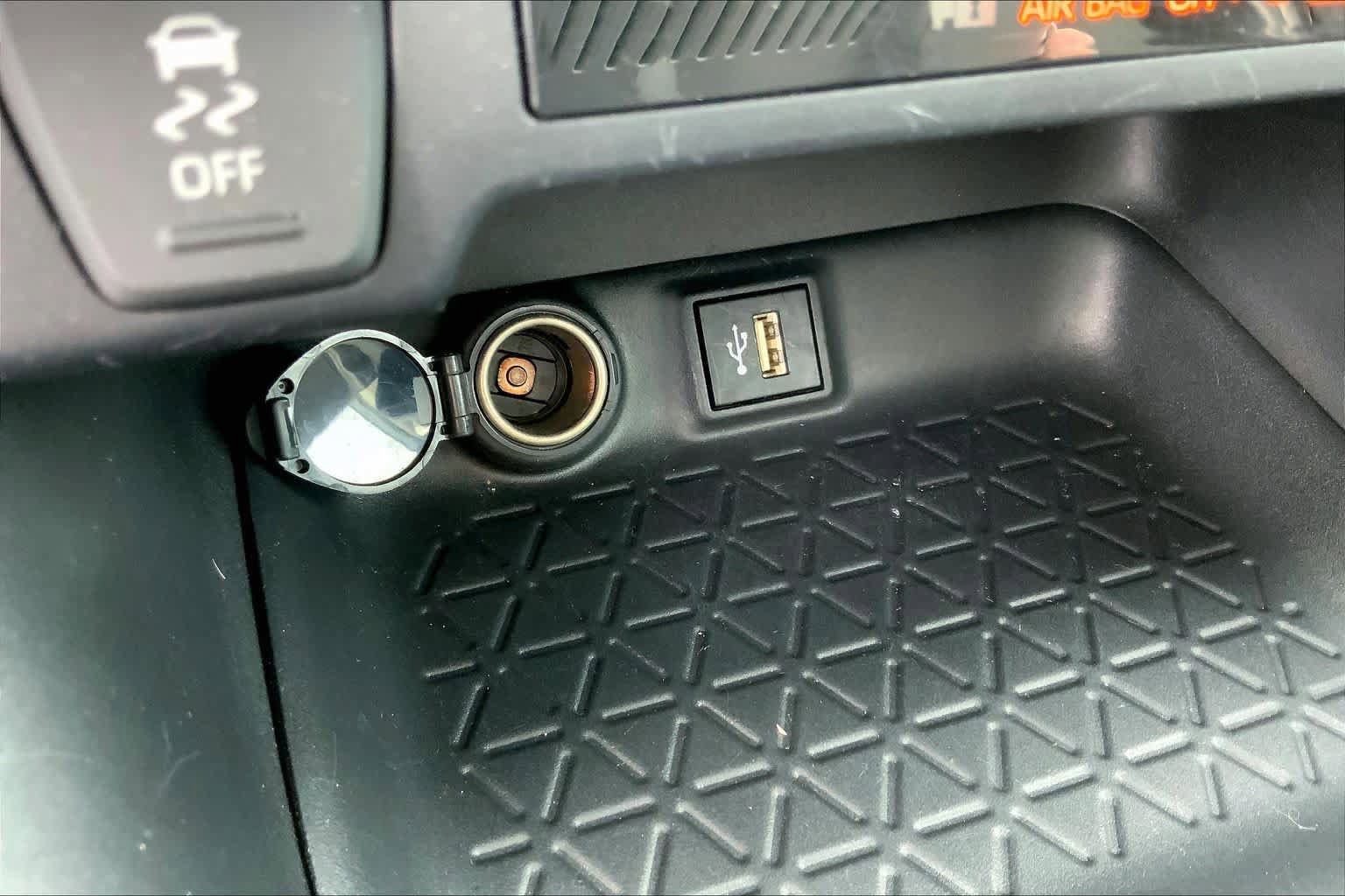 Used 2023 Toyota RAV4 LE FWD image 31