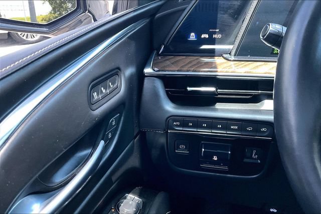 Used 2023 Cadillac Escalade ESV Sport Platinum w/ LPO, ONYX Package AWD/4WD image 31
