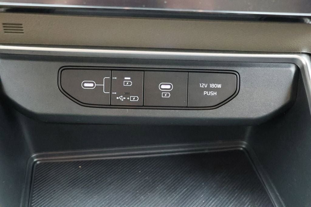 Used 2025 Kia Carnival FWD image 23