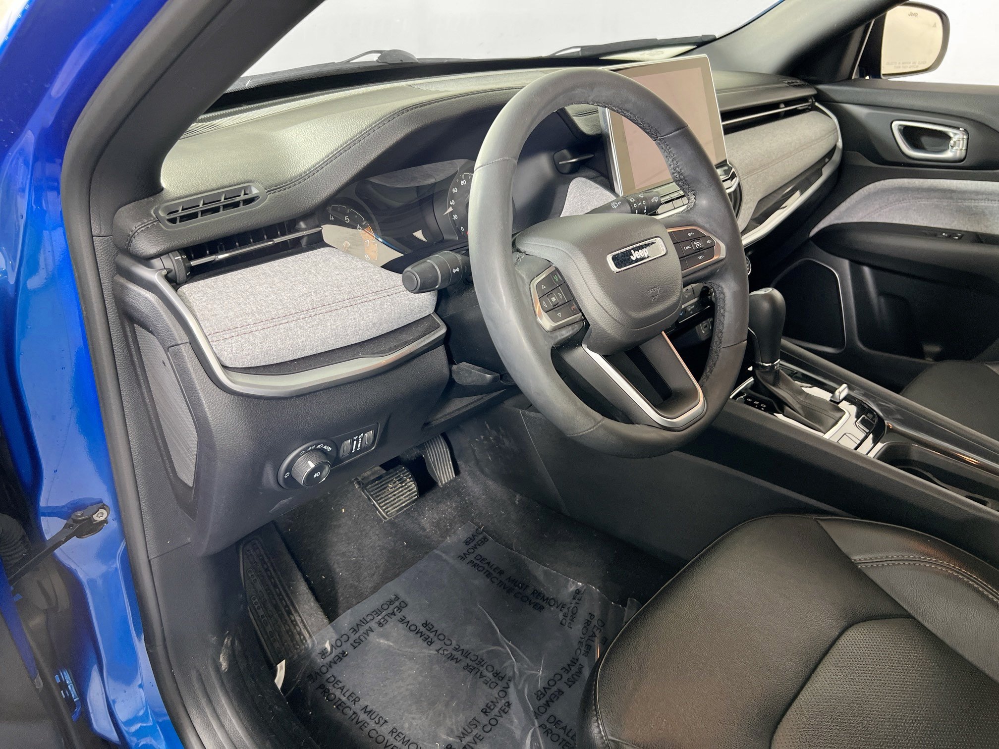 Used 2023 Jeep Compass Latitude AWD/4WD image 9