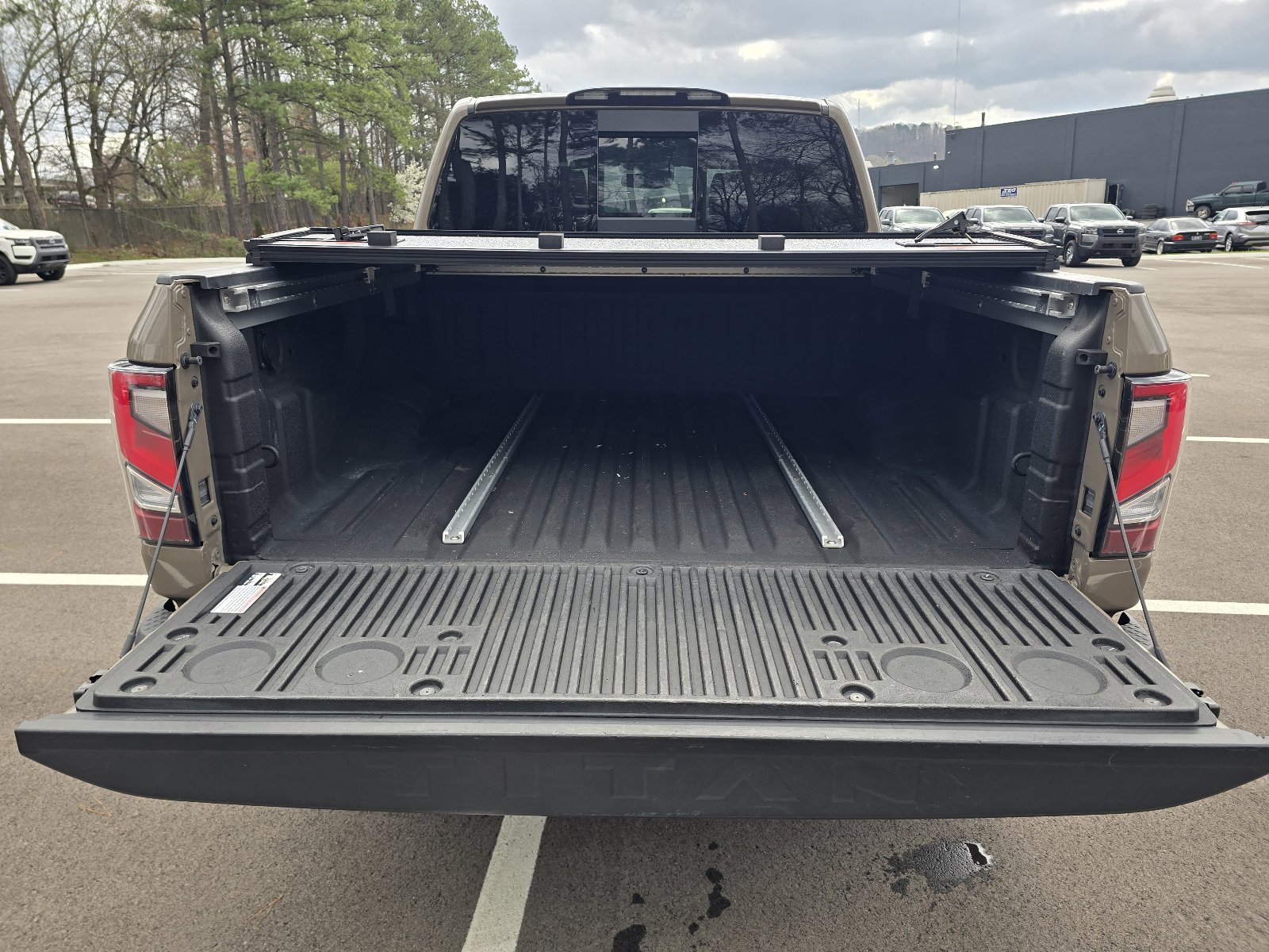 Used 2021 Nissan Titan PRO-4X w/ Pro-4x Convenience Package image 11