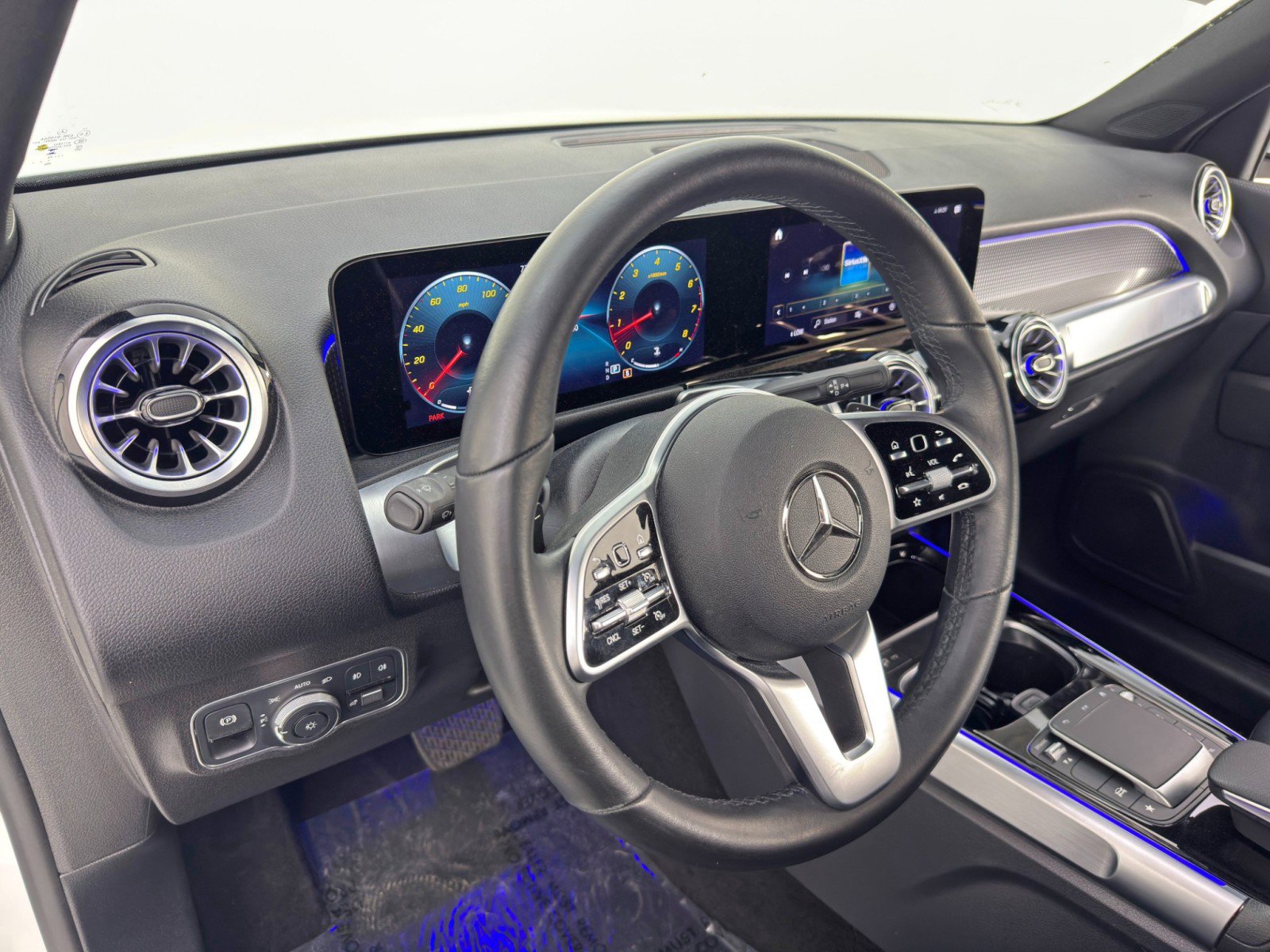 Used 2022 Mercedes-Benz GLB 250 w/ Premium Package Lite image 12