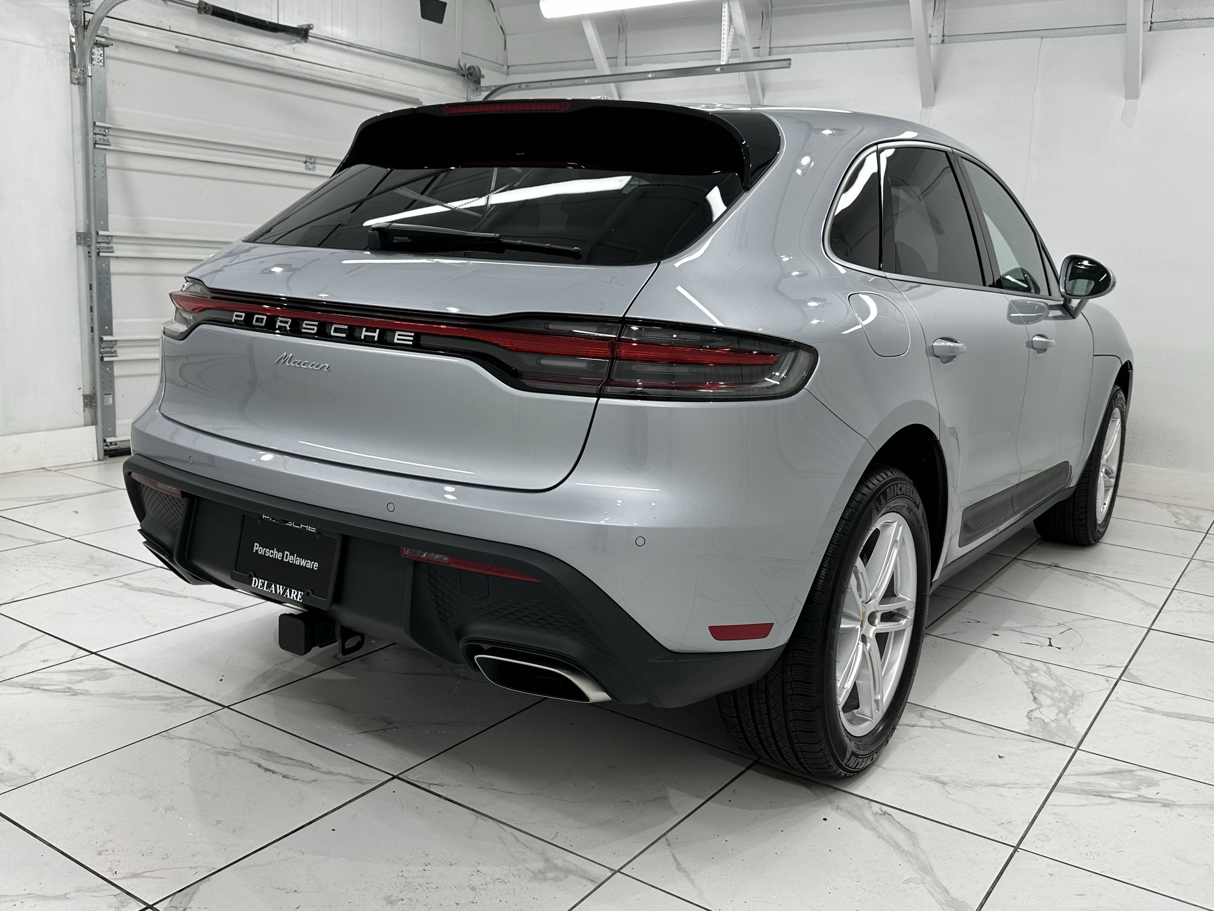 Certified 2025 Porsche Macan image 12
